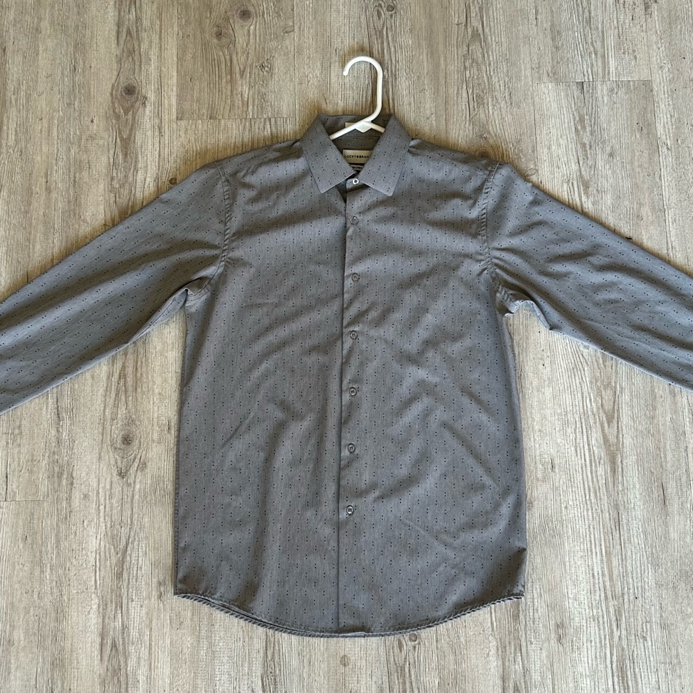 Lucky Brand Men’s medium wrinkle free casual button down/dress shirt